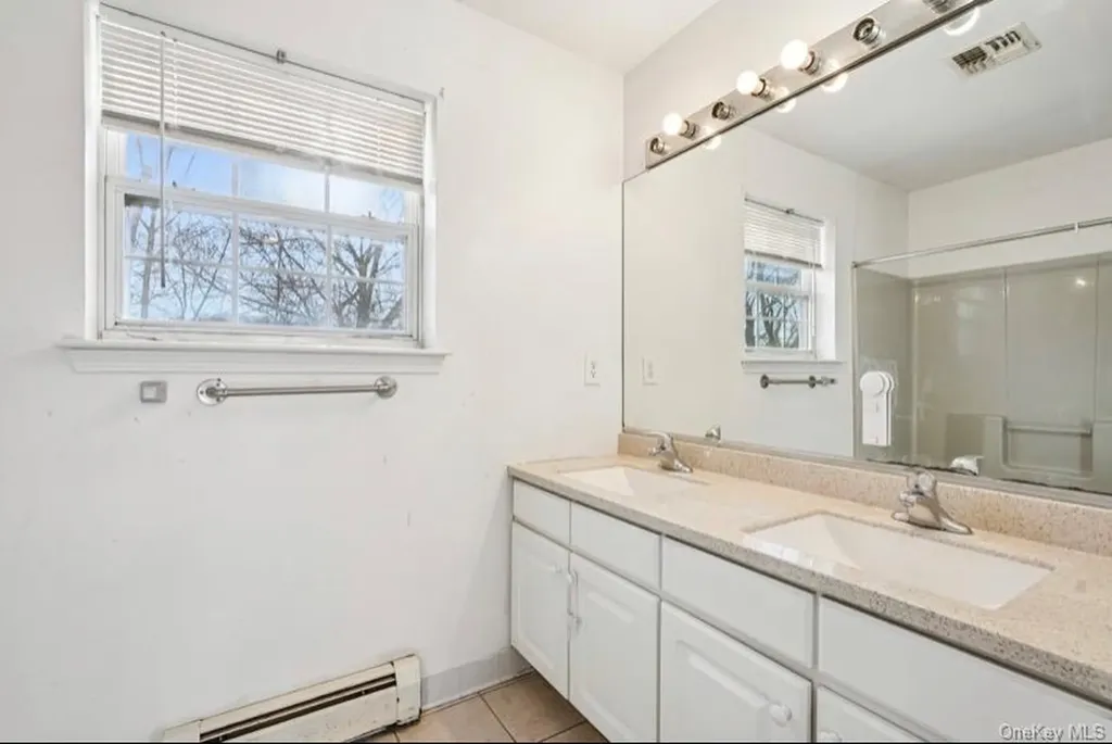 15 Surrey Lane Harriman NY 10926