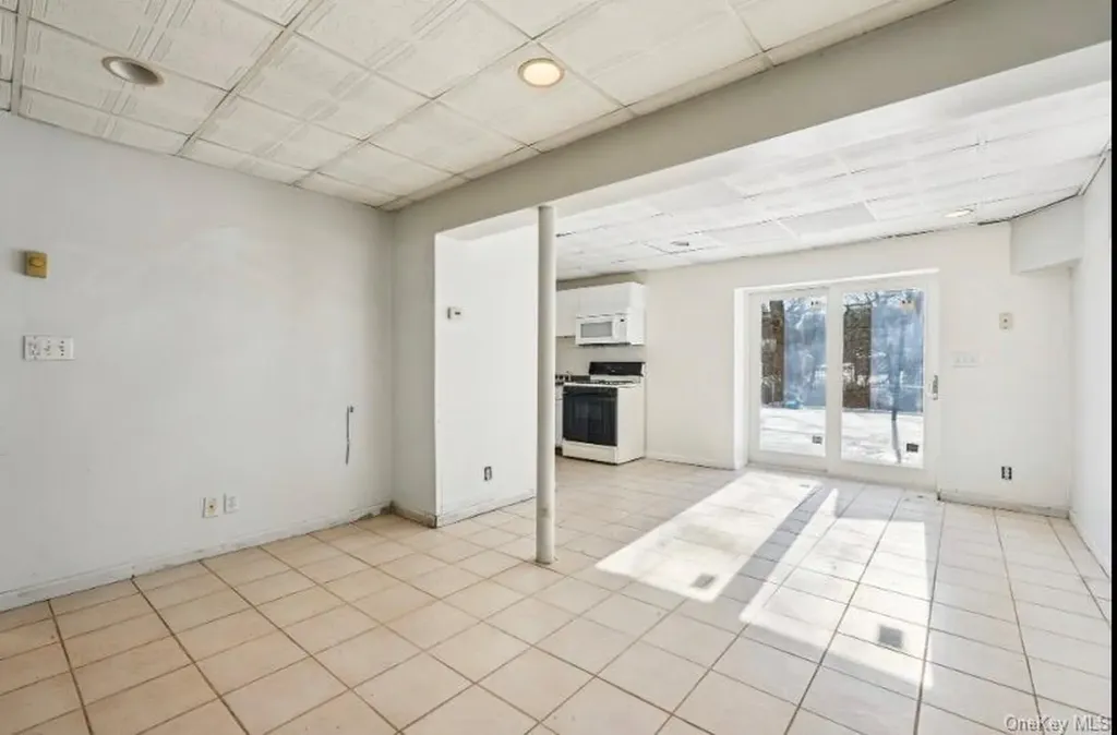 15 Surrey Lane Harriman NY 10926
