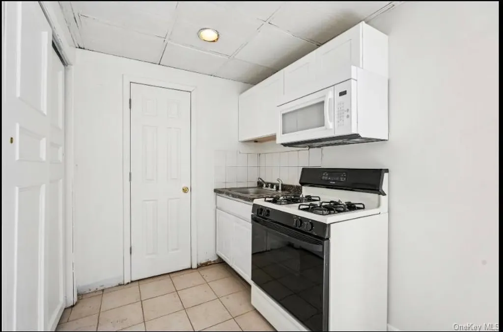 15 Surrey Lane Harriman NY 10926
