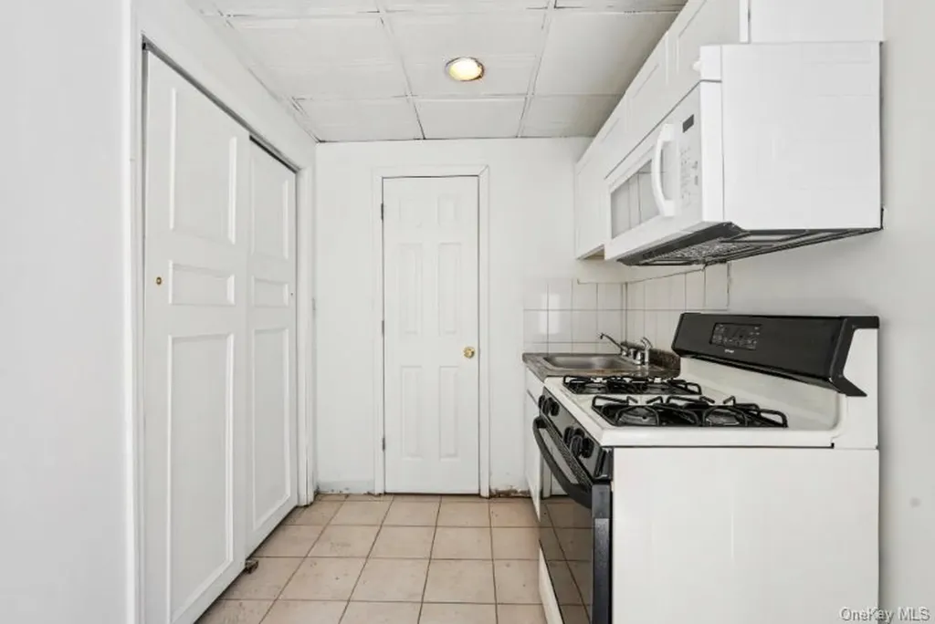 15 Surrey Lane Harriman NY 10926