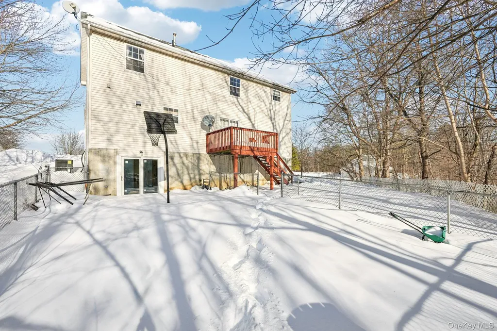 15 Surrey Lane Harriman NY 10926