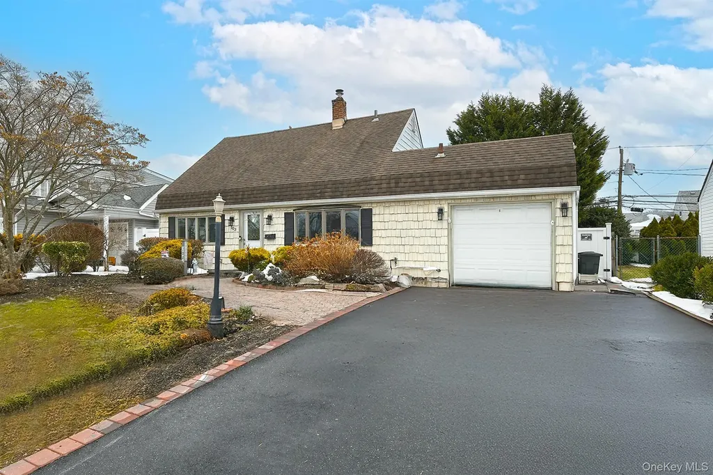 103 Ranch Lane Levittown NY 11756