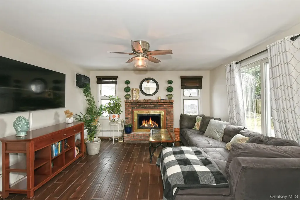 103 Ranch Lane Levittown NY 11756