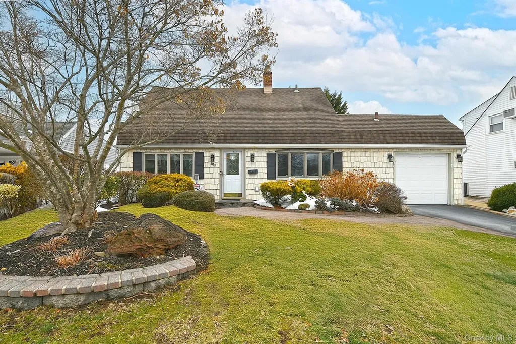 103 Ranch Lane Levittown NY 11756