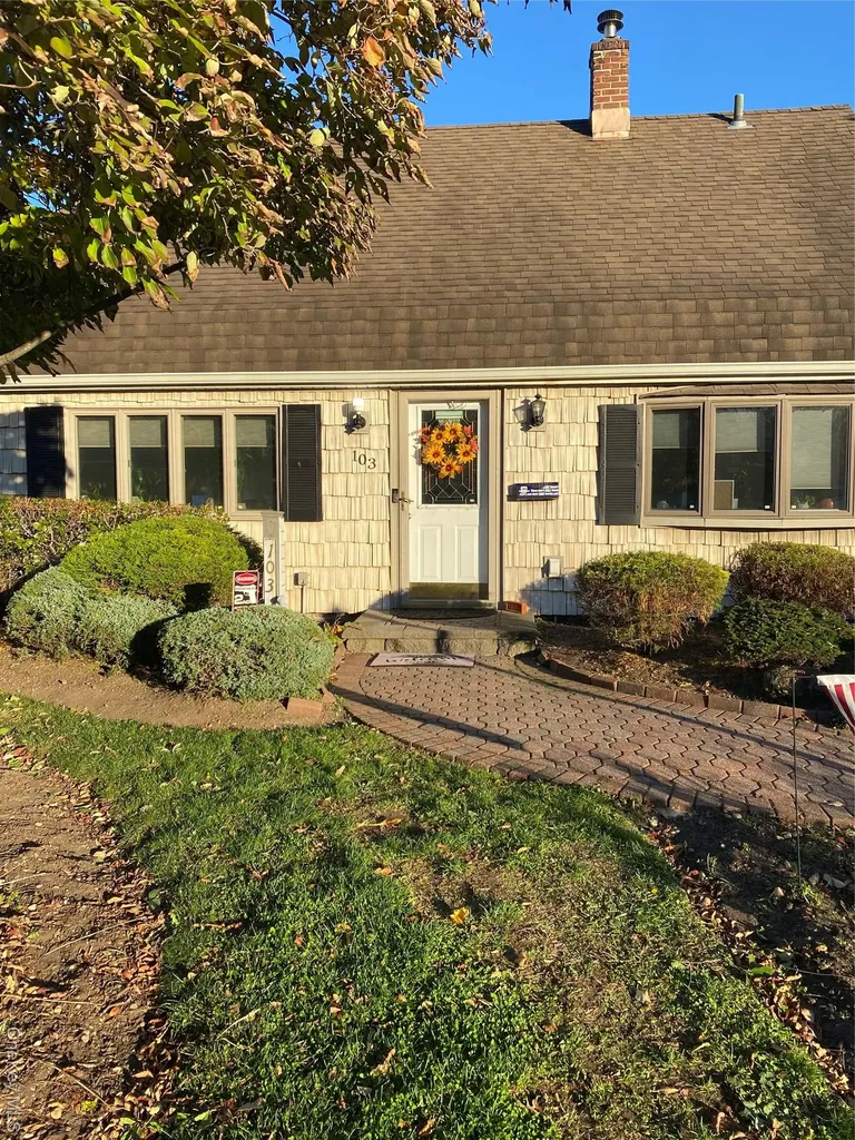 103 Ranch Lane Levittown NY 11756