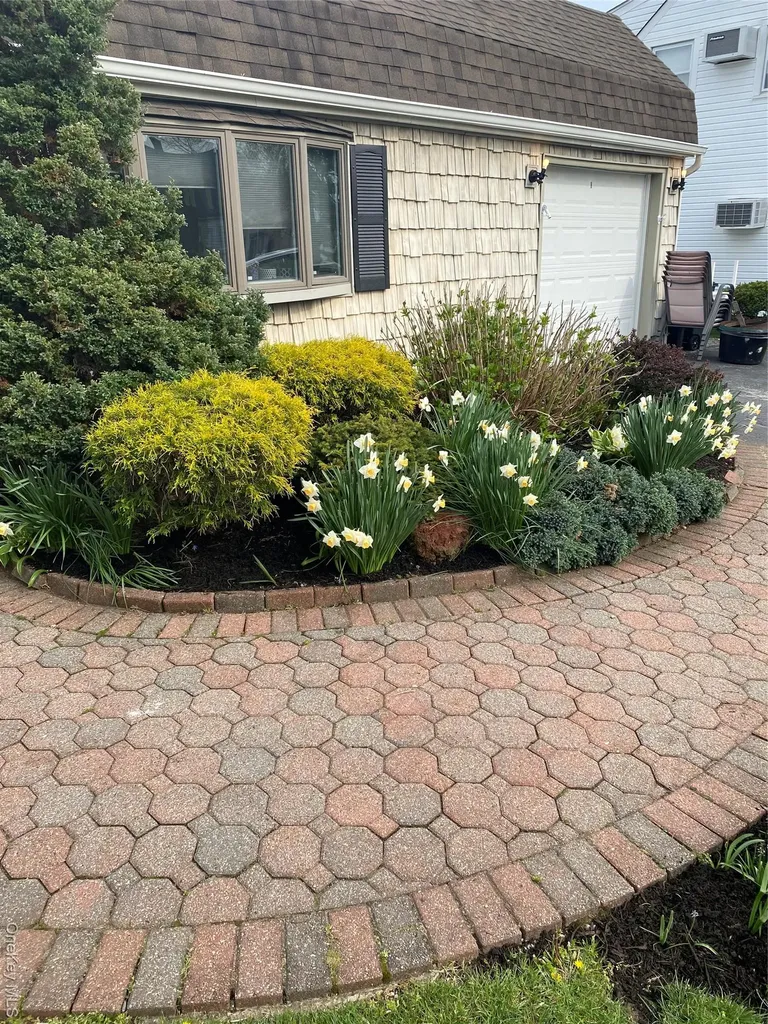 103 Ranch Lane Levittown NY 11756