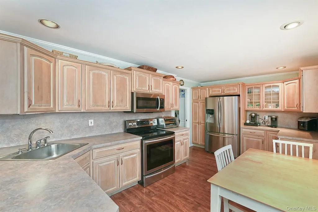 103 Ranch Lane Levittown NY 11756