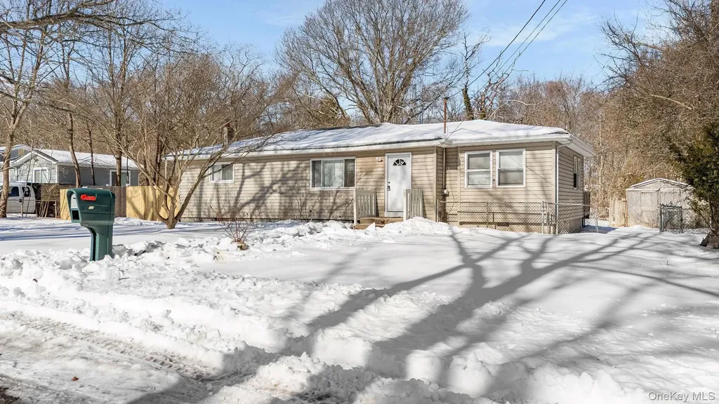 17 Nelson Place Mastic NY 11950