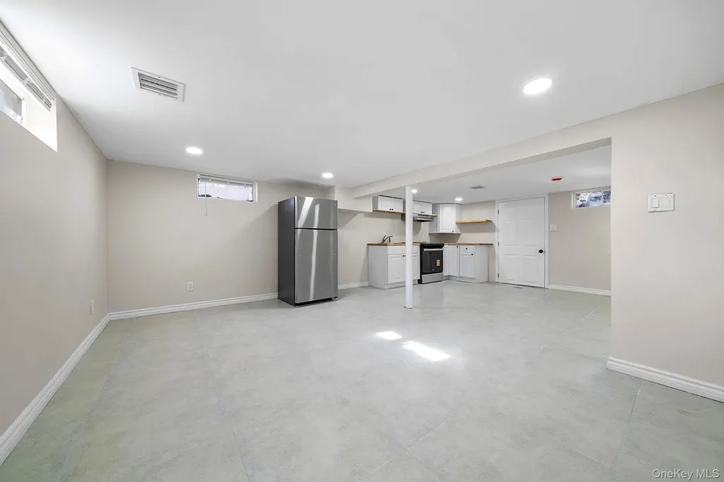 17 Nelson Place Mastic NY 11950