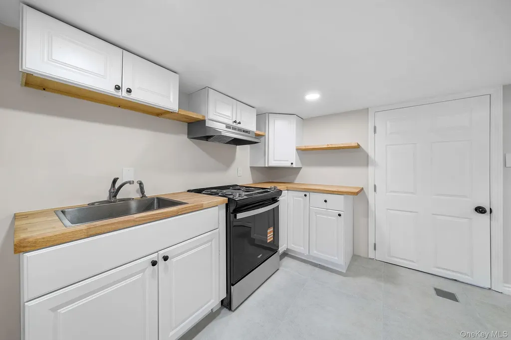 17 Nelson Place Mastic NY 11950