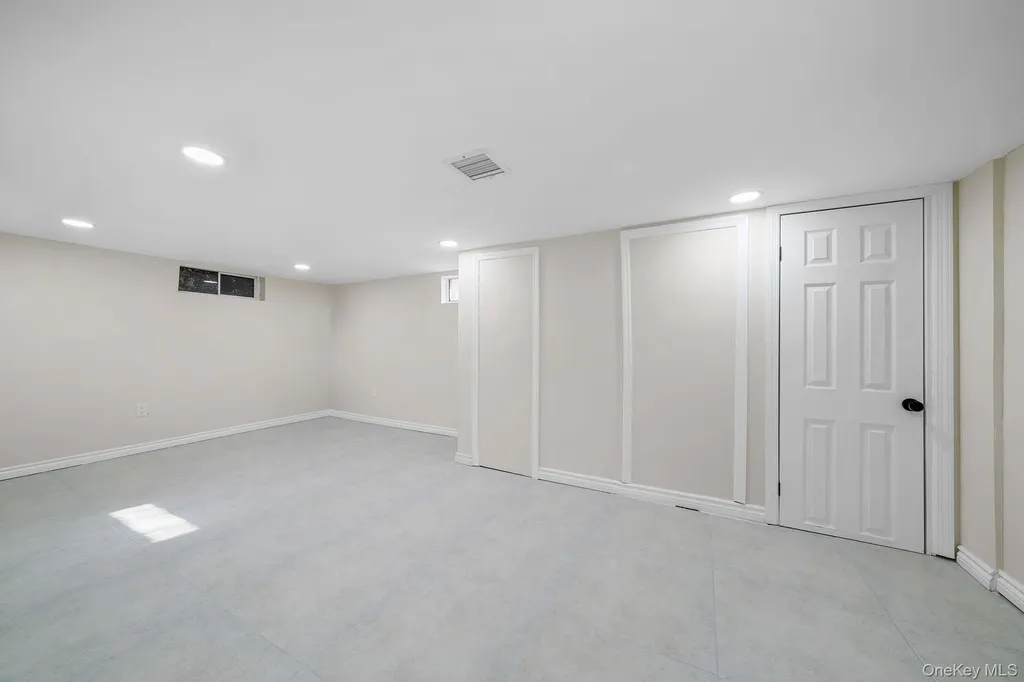 17 Nelson Place Mastic NY 11950