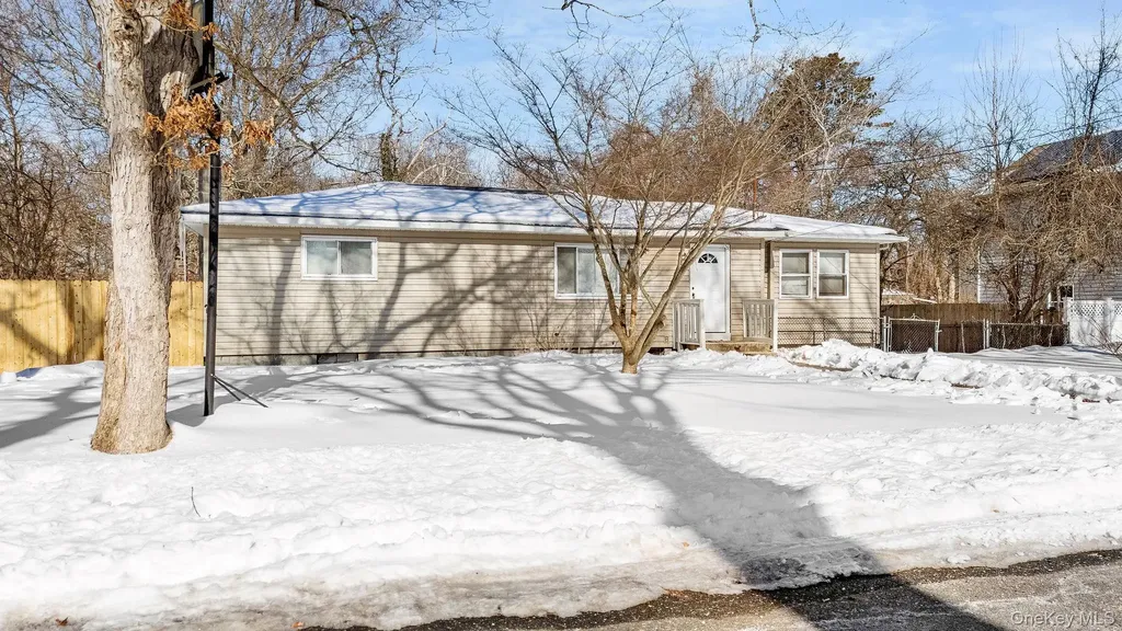 17 Nelson Place Mastic NY 11950