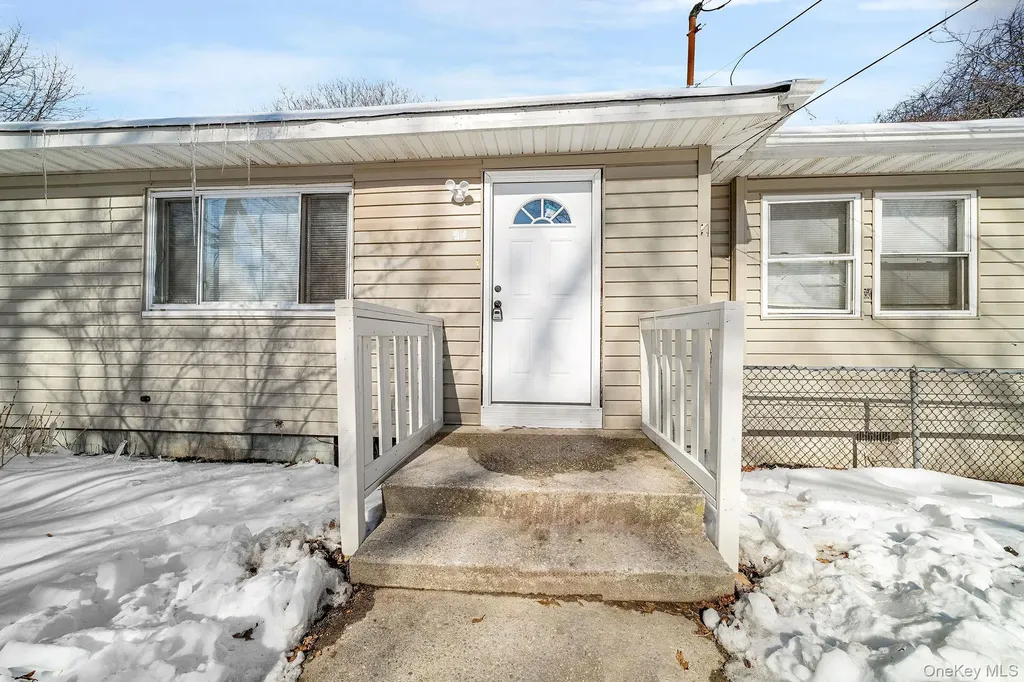 17 Nelson Place Mastic NY 11950
