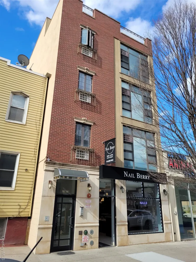 2572 31st Street Astoria NY 11102