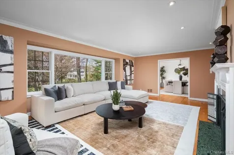 981 Green Meadow Lane Mamaroneck NY 10543
