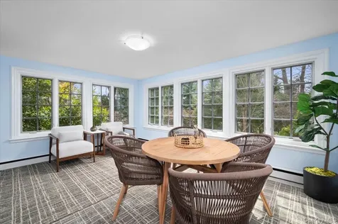 981 Green Meadow Lane Mamaroneck NY 10543