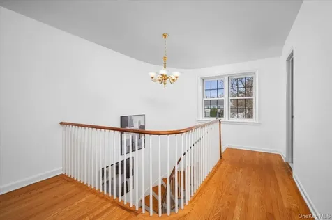 981 Green Meadow Lane Mamaroneck NY 10543