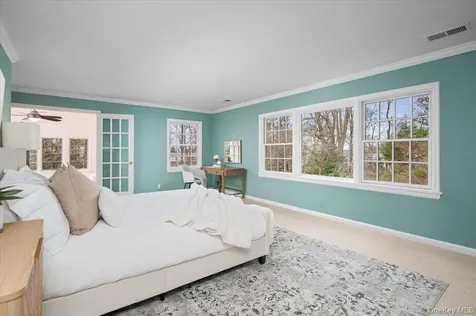981 Green Meadow Lane Mamaroneck NY 10543