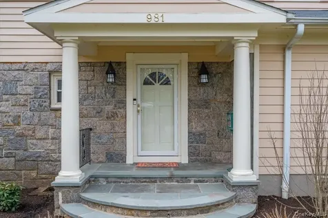 981 Green Meadow Lane Mamaroneck NY 10543