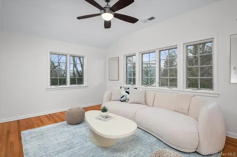 981 Green Meadow Lane Mamaroneck NY 10543