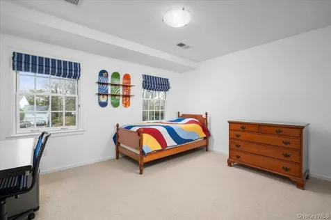 981 Green Meadow Lane Mamaroneck NY 10543