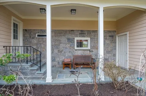 981 Green Meadow Lane Mamaroneck NY 10543