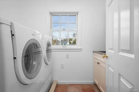 981 Green Meadow Lane Mamaroneck NY 10543