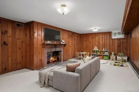 981 Green Meadow Lane Mamaroneck NY 10543