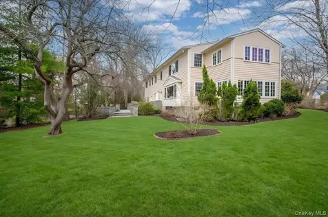 981 Green Meadow Lane Mamaroneck NY 10543