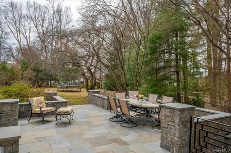 981 Green Meadow Lane Mamaroneck NY 10543