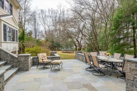 981 Green Meadow Lane Mamaroneck NY 10543