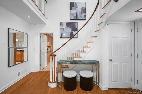 981 Green Meadow Lane Mamaroneck NY 10543