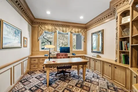 8 Forest Court Oyster Bay Cove NY 11791