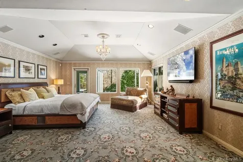 8 Forest Court Oyster Bay Cove NY 11791