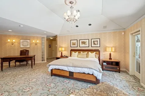 8 Forest Court Oyster Bay Cove NY 11791