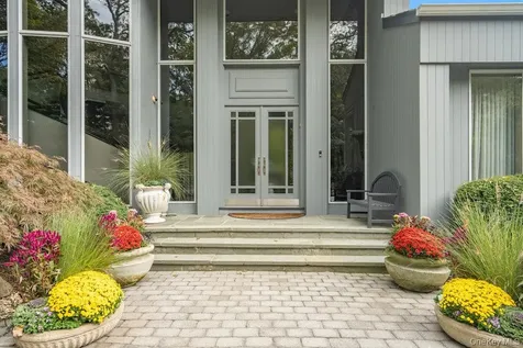 8 Forest Court Oyster Bay Cove NY 11791