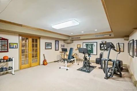 8 Forest Court Oyster Bay Cove NY 11791