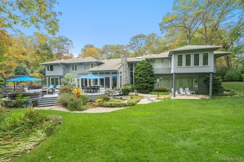 8 Forest Court Oyster Bay Cove NY 11791
