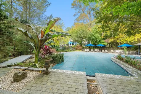 8 Forest Court Oyster Bay Cove NY 11791