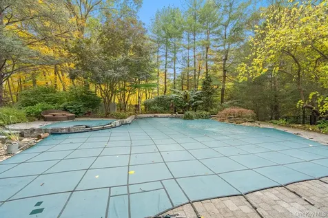8 Forest Court Oyster Bay Cove NY 11791