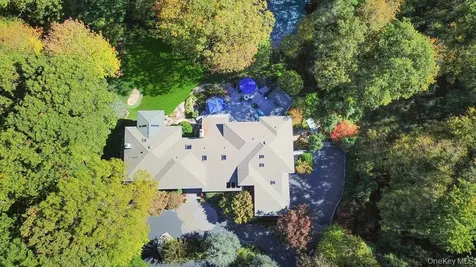 8 Forest Court Oyster Bay Cove NY 11791