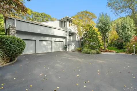 8 Forest Court Oyster Bay Cove NY 11791