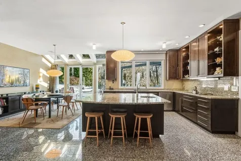 8 Forest Court Oyster Bay Cove NY 11791