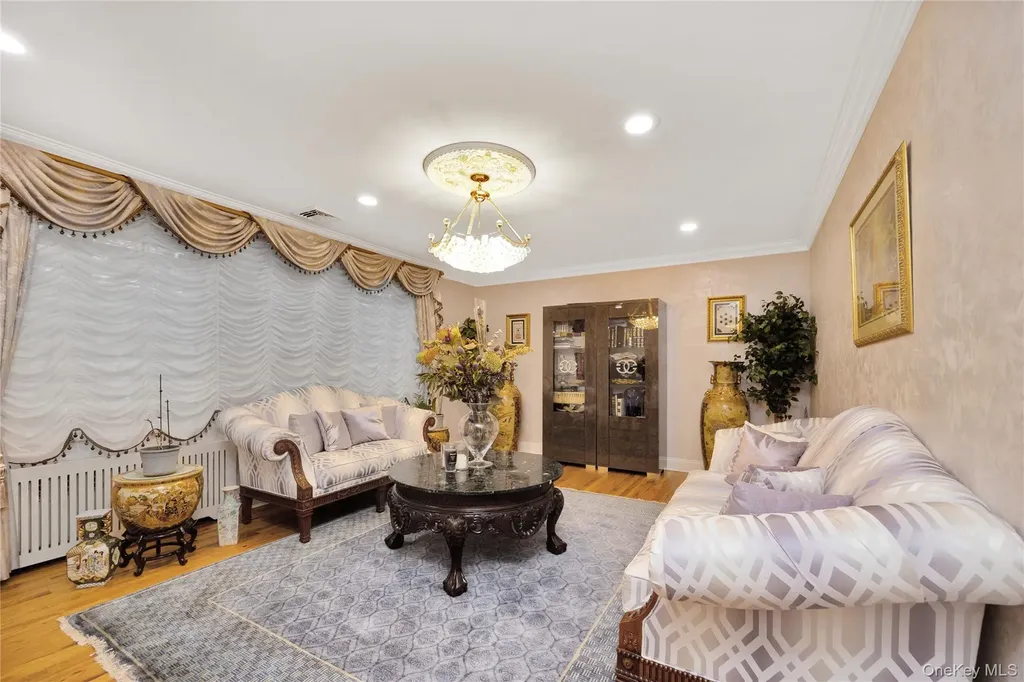 1013 South End Woodmere NY 11598