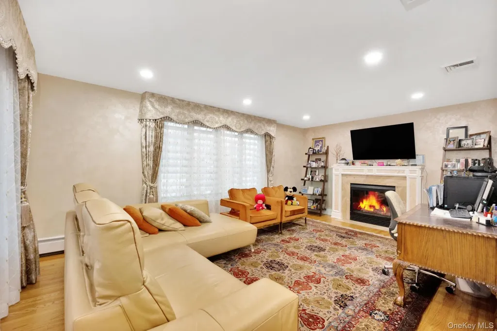 1013 South End Woodmere NY 11598