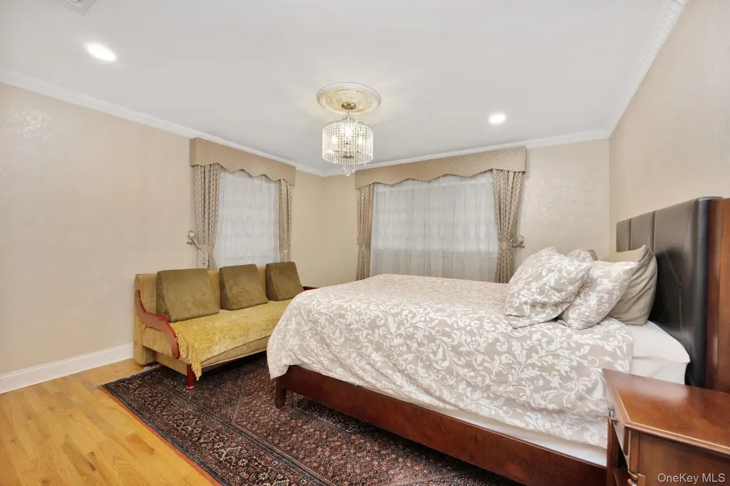 1013 South End Woodmere NY 11598