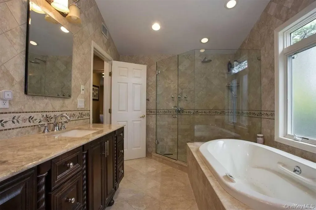 1013 South End Woodmere NY 11598