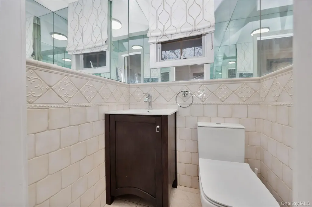 1013 South End Woodmere NY 11598