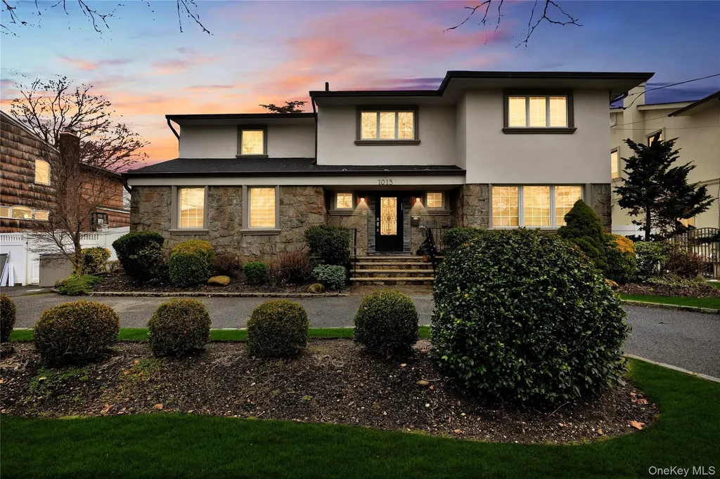 1013 South End Woodmere NY 11598