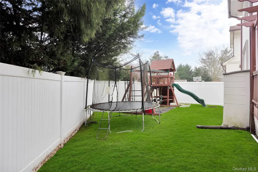 1013 South End Woodmere NY 11598